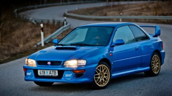 Завършваме със спортен автомобил със задвижване на четирите колела и впечатляващо рали потекло: Subaru Impreza. 20 000 евро не са достатъчни за по-рафинирания STI, но много бърз WRX със сигурност се вписва в бюджета. С малко работа по двигателя, неговата мощност може да се доближи до тази на по-скъпия STI. 